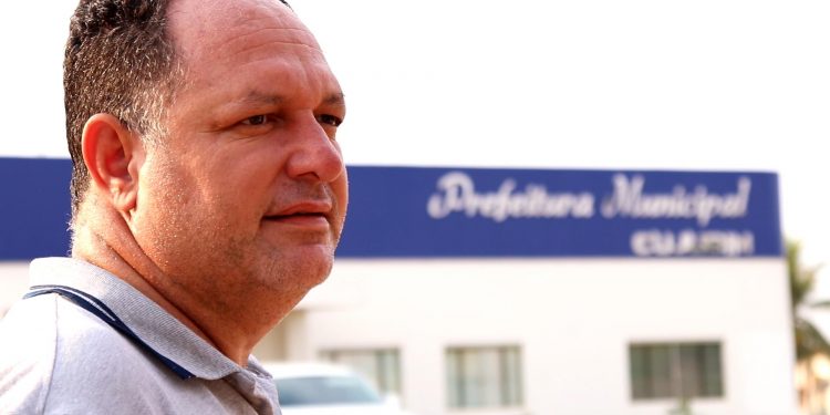 Prefeito Pedro Fernandes garante aptidão de Cujubim ao Consórcio Nacional de Vacinas Prefeito Pedro Fernandes garante aptidão de Cujubim ao Consórcio Nacional de Vacinas
