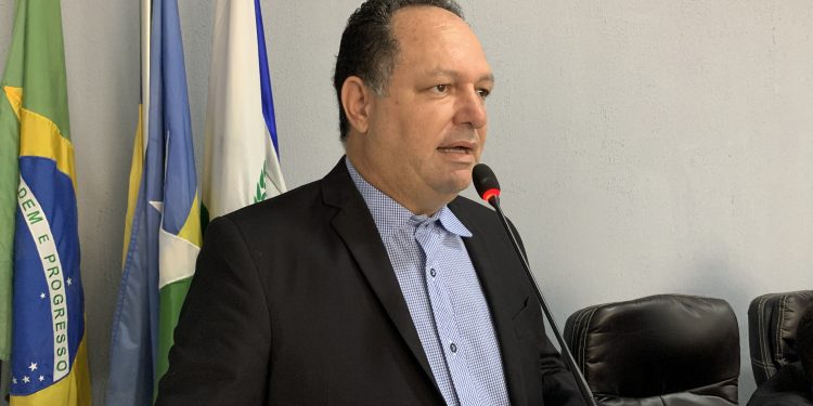 Municípios irão se unir para comprar vacinas contra Covid19, afirma prefeito Pedro Fernandes Municípios irão se unir para comprar vacinas contra Covid19, afirma prefeito Pedro Fernandes