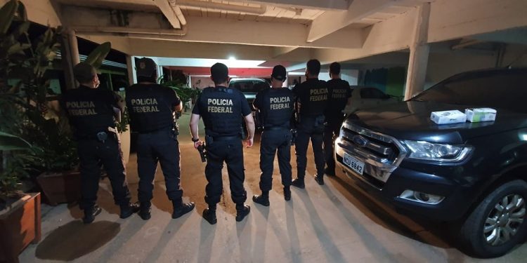 PF faz operação contra grupo que extrai diamantes em terras indígenas de Rondônia para vender no exterior PF faz operação contra grupo que extrai diamantes em terras indígenas de Rondônia para vender no exterior