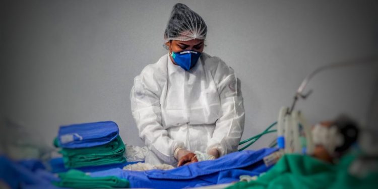 Risco de contaminação do vírus, vulnerabilidade emocional e psicológica são desafios enfrentados pelos profissionais de saúde