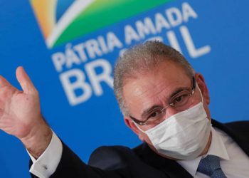 Ministro da Saúde vai a embaixador chinês pedir ajuda