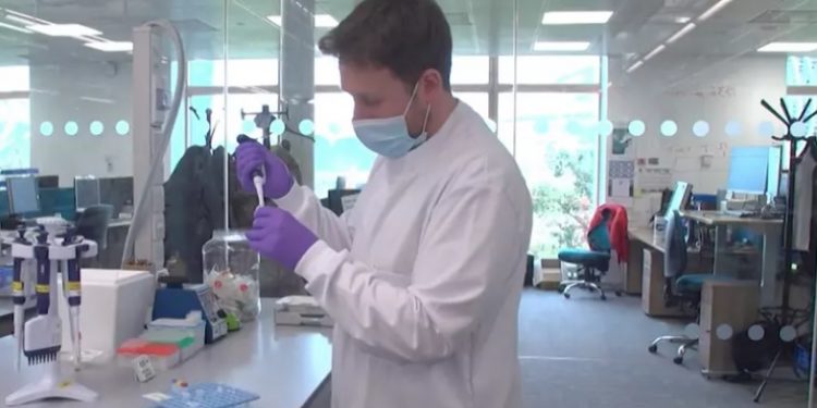 Reinfecção por Covid-19 pode ser mais agressiva mesmo sem variantes, diz estudo