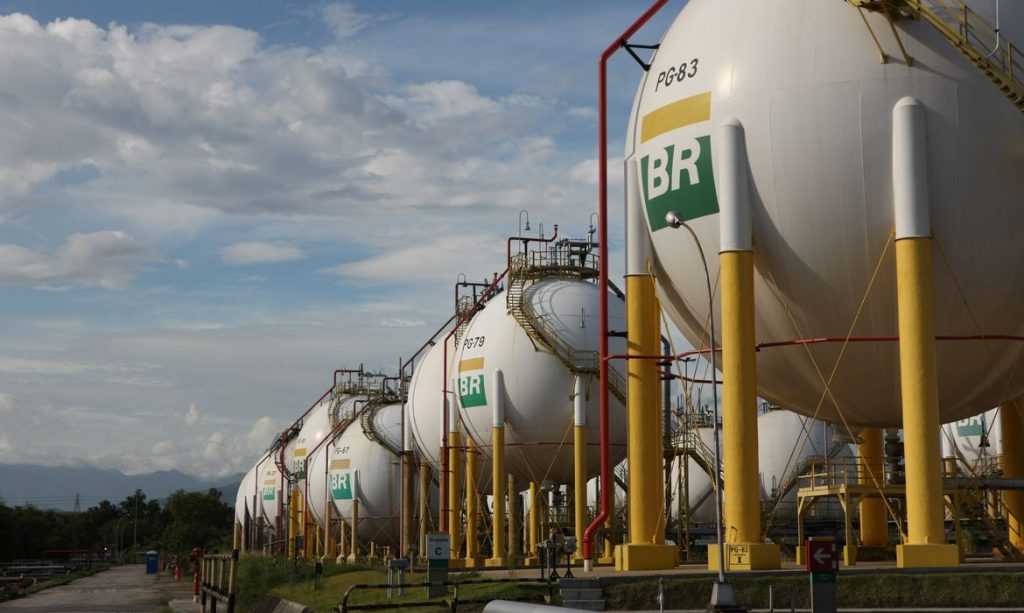 Petrobras anuncia aumento de 39% no gás natural para distribuidoras Petrobras anuncia aumento de 39% no gás natural para distribuidoras