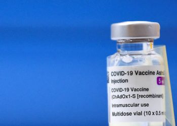 Órgão europeu confirma vínculo da vacina de Oxford com trombose