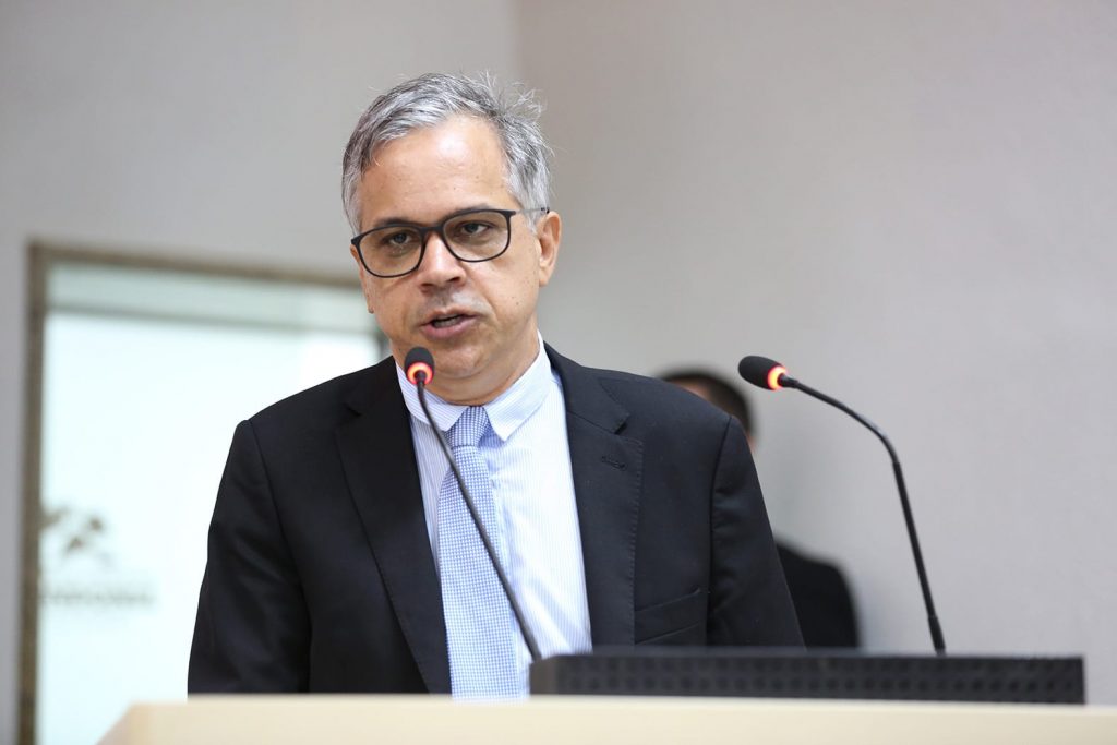Deputado agride funcionários da Energisa e ameaçou tocar fogo no local Deputado agride funcionários da Energisa e ameaçou tocar fogo no local