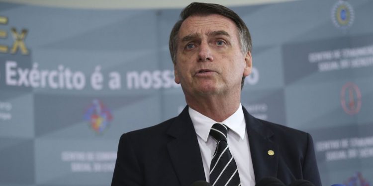 Acuado com CPI do Covid, Bolsonaro critica ministro do STF: “Falta-lhe coragem moral e sobra-lhe imprópria militância política”