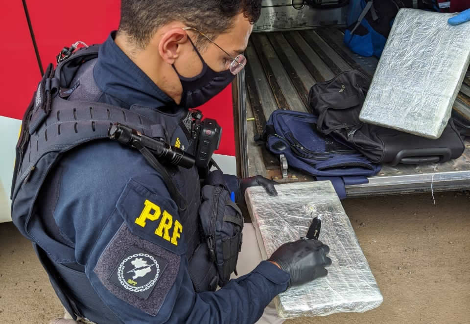 Jovem é preso com mais de 6 quilos de cocaína em Ariquemes Jovem é preso com mais de 6 quilos de cocaína em Ariquemes