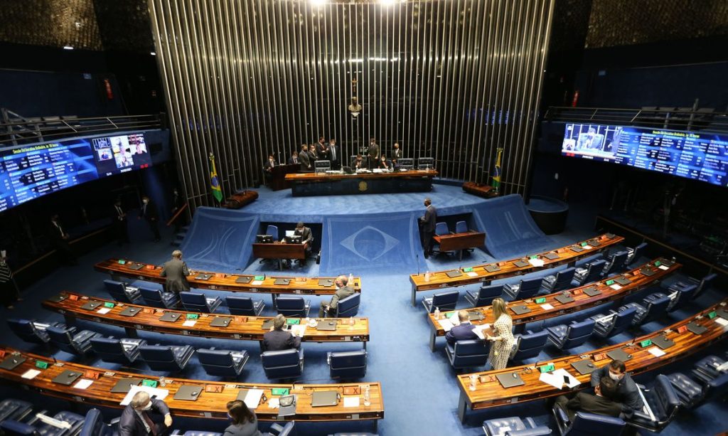 Senador diz ter assinaturas para ampliar investigação da CPI da Covid Senador diz ter assinaturas para ampliar investigação da CPI da Covid