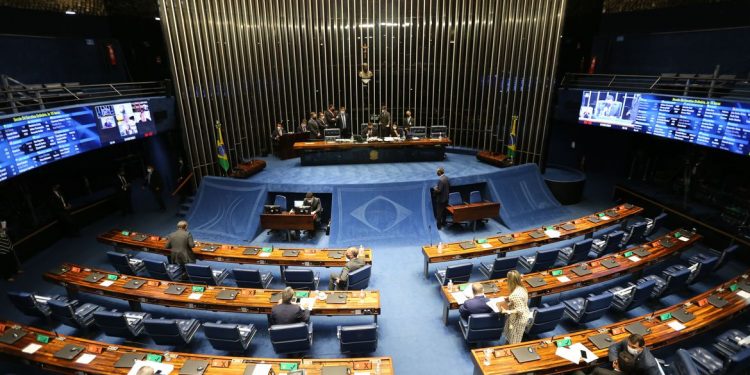 Senador diz ter assinaturas para ampliar investigação da CPI da Covid