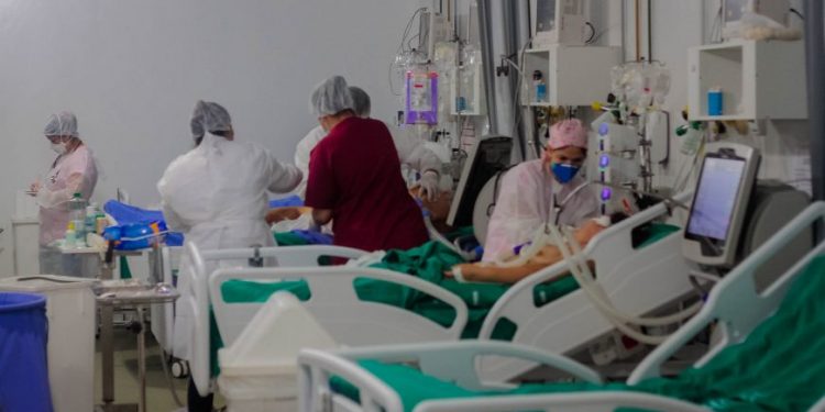 Intubação está entre as principais medidas adotadas por médicos para o tratamento da covid-19