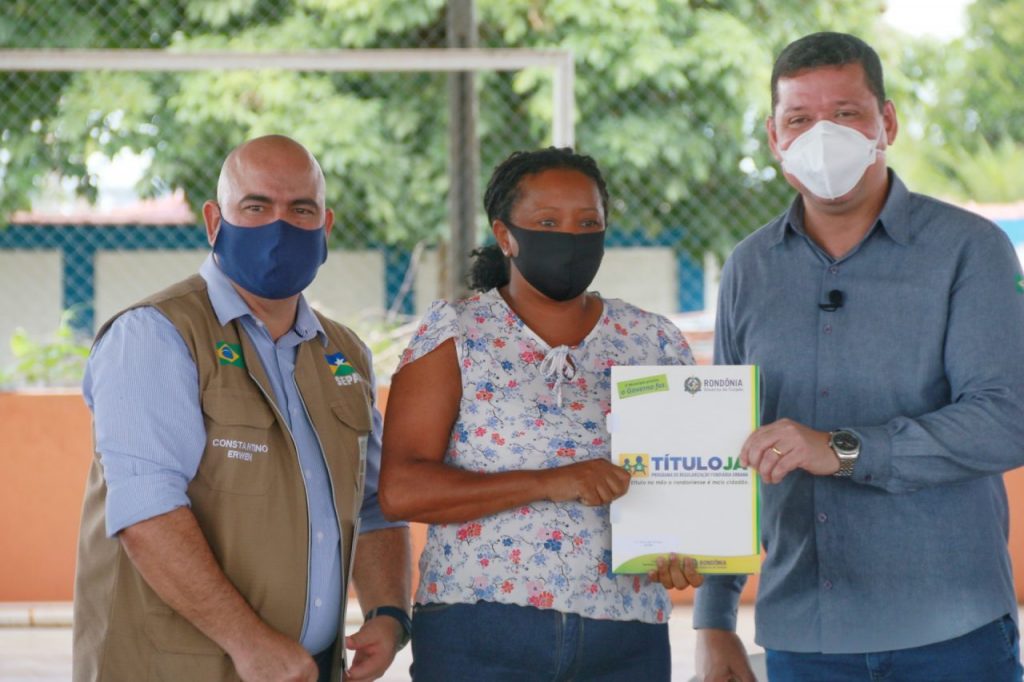Governo regulariza mais 78 propriedades por meio do Título Já, em Espigão do Oeste Governo regulariza mais 78 propriedades por meio do Título Já, em Espigão do Oeste