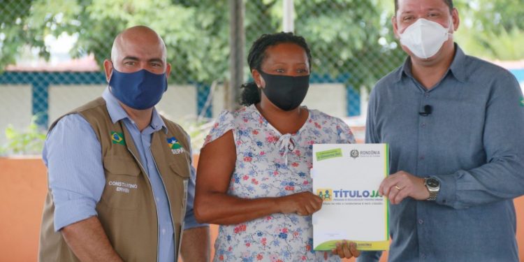 Governo regulariza mais 78 propriedades por meio do Título Já, em Espigão do Oeste Governo regulariza mais 78 propriedades por meio do Título Já, em Espigão do Oeste