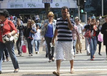IBGE estima que desempregados no Brasil são 14,4 milhões