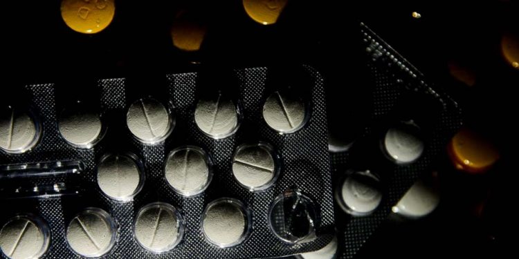 Anvisa alerta para riscos da automedicação