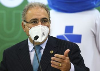 Brasil recebe lote com 4 milhões de doses de vacina no fim de semana