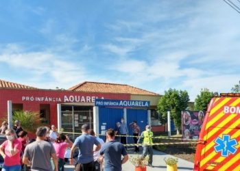 Rapaz invade creche com facão e mata 2 professoras e 3 crianças