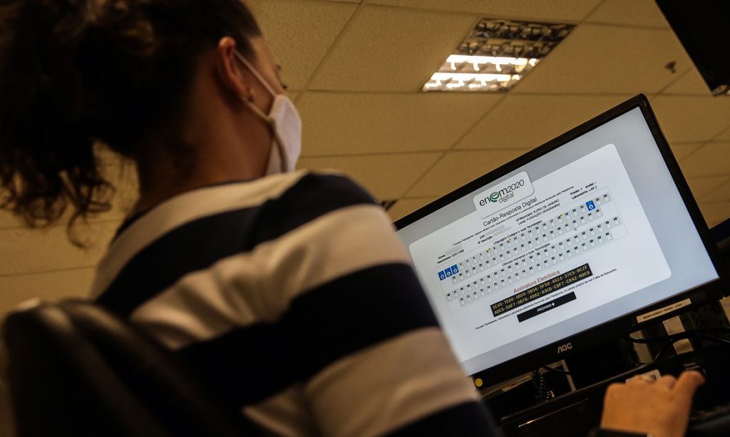 Governo divulga datas para pedir isenção de taxa de inscrição no Enem Governo divulga datas para pedir isenção de taxa de inscrição no Enem