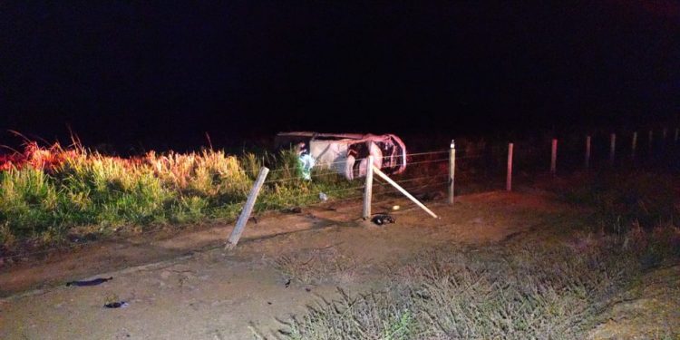 Homem morre após capotamento de caminhonete na RO-257 Homem morre após capotamento de caminhonete na RO-257