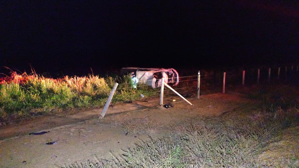 Homem morre após capotamento de caminhonete na RO-257 Homem morre após capotamento de caminhonete na RO-257