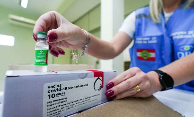 Entrega de vacinas será 27% maior do que o mês passado, prevê governo Entrega de vacinas será 27% maior do que o mês passado, prevê governo