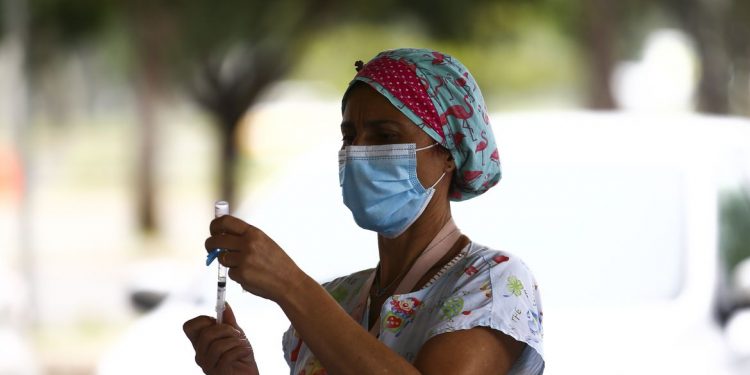 Covid-19: empresa chinesa entra com pedido de autorização para vacina