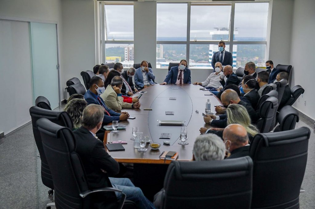Deputados se reúnem com nova cúpula do MP e reafirmam defesa do diálogo e da harmonia Deputados se reúnem com nova cúpula do MP e reafirmam defesa do diálogo e da harmonia