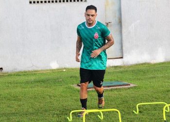 Ex-atacante do São Paulo, Hugo Leonardo, se preocupa com o bem estar de futuros jogadores