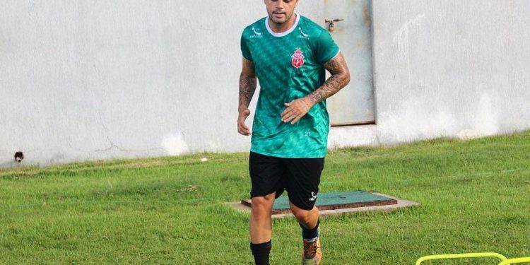 Ex-atacante do São Paulo, Hugo Leonardo, se preocupa com o bem estar de futuros jogadores Ex-atacante do São Paulo, Hugo Leonardo, se preocupa com o bem estar de futuros jogadores