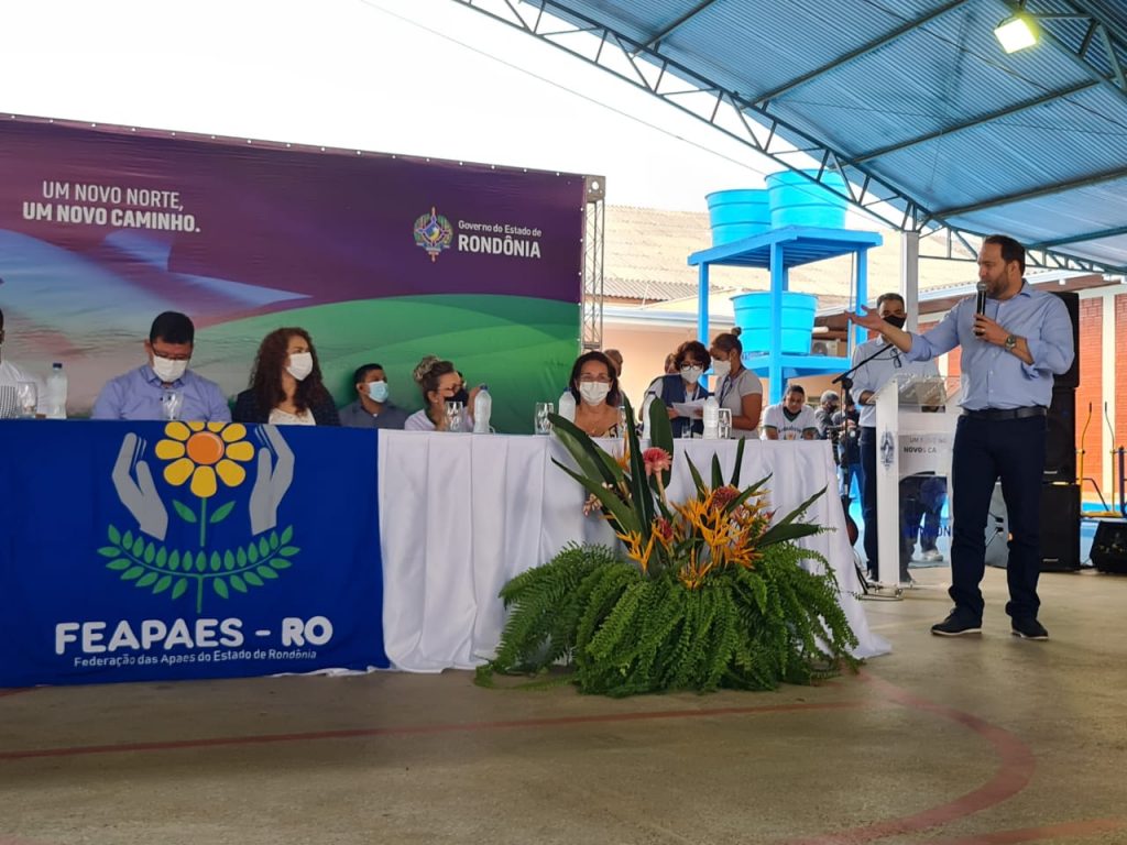 Presidente Alex Redano prestigia entrega de veículos para as Apaes de Rondônia Presidente Alex Redano prestigia entrega de veículos para as Apaes de Rondônia