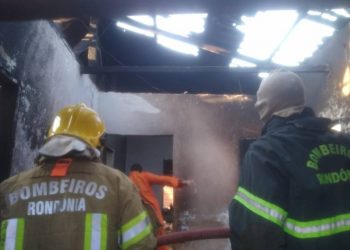 Menino de 3 anos morre carbonizado dentro de casa em Vilhena