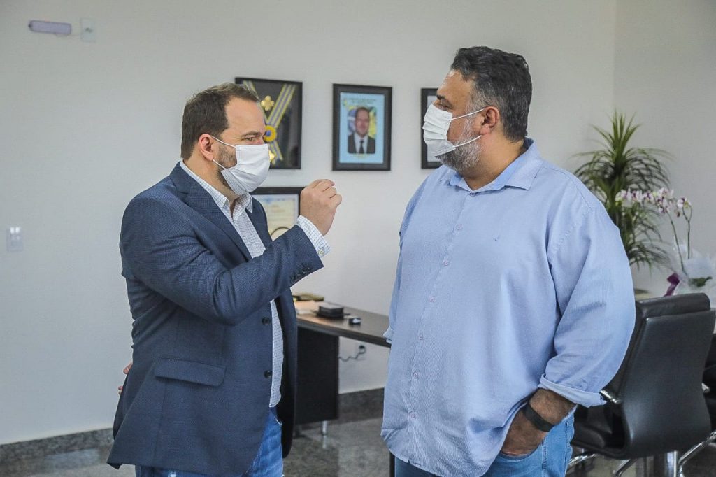 Secretário da Sedam agradece Alex Redano pela aprovação de projeto que garante mais recursos à pasta Secretário da Sedam agradece Alex Redano pela aprovação de projeto que garante mais recursos à pasta