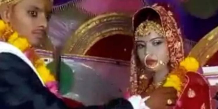 Noiva morre no altar e marido imediatamente troca alianças com a cunhada
