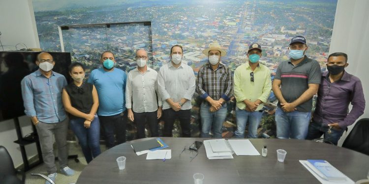 Presidente Alex Redano confirma R$ 1,5 milhão em investimentos para Buritis Presidente Alex Redano confirma R$ 1,5 milhão em investimentos para Buritis