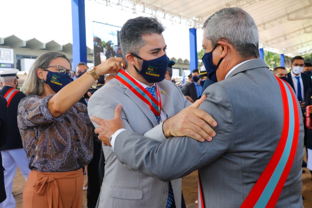 Marcos Rogério recebe homenagem da Marinha do Brasil Marcos Rogério recebe homenagem da Marinha do Brasil