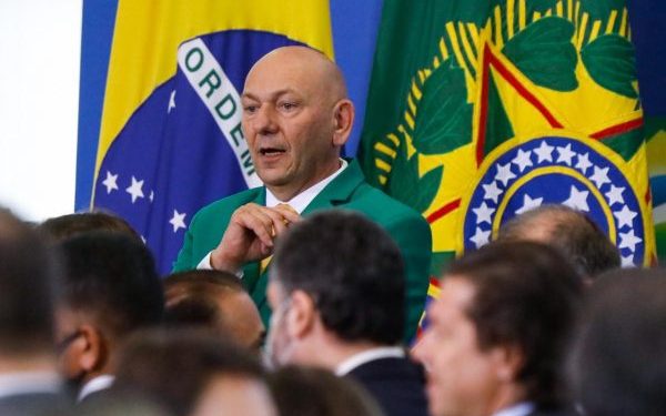 Deputados bolsonaristas querem Luciano Hang candidato nas eleições 2022