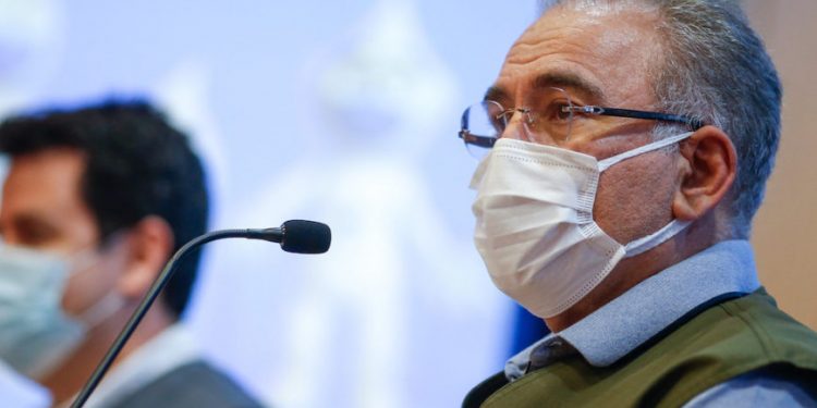 Queiroga é a favor de incluir jornalistas no grupo prioritário da vacinação