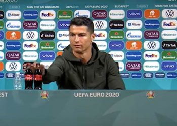 Após gesto de Cristiano Ronaldo, Coca-Cola perde R$ 20 bilhões: veja vídeo