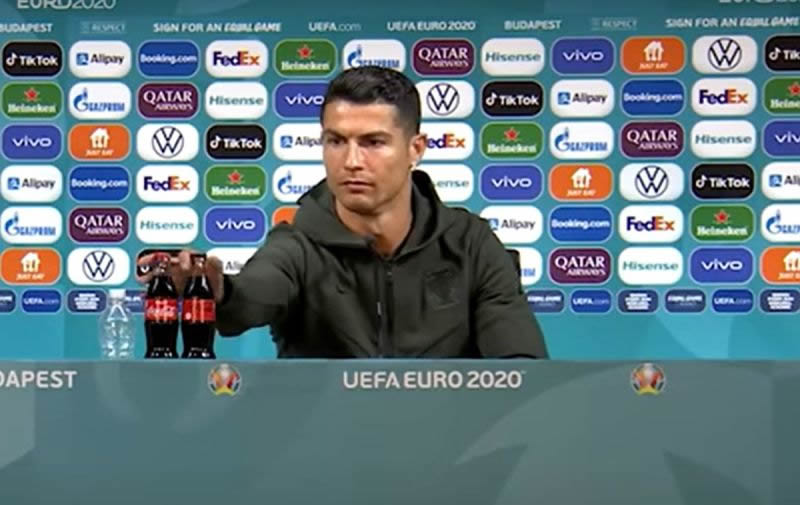 Após gesto de Cristiano Ronaldo, Coca-Cola perde R$ 20 bilhões: veja vídeo Após gesto de Cristiano Ronaldo, Coca-Cola perde R$ 20 bilhões: veja vídeo