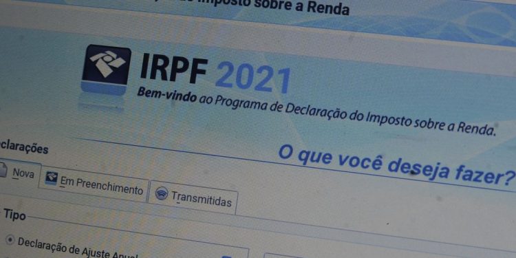 Paulo Guedes anuncia que faixa de isenção do IR passará para R$ 2,5 mil Paulo Guedes anuncia que faixa de isenção do IR passará para R$ 2,5 mil