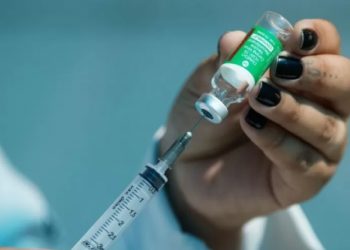 AstraZeneca: 3ª dose de vacina produz forte resposta imune, diz estudo