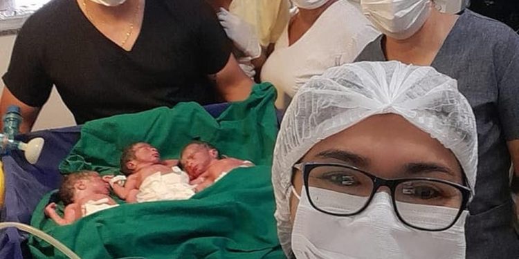 Médico se surpreende ao ‘descobrir’ 3º bebê durante parto de gêmeos no AM Médico se surpreende ao ‘descobrir’ 3º bebê durante parto de gêmeos no AM