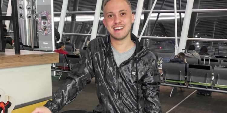 Homem é preso em flagrante no DF, após realizar homofobia contra o Influencer Diego Pupe na porta de sua casa Homem é preso em flagrante no DF, após realizar homofobia contra o Influencer Diego Pupe na porta de sua casa