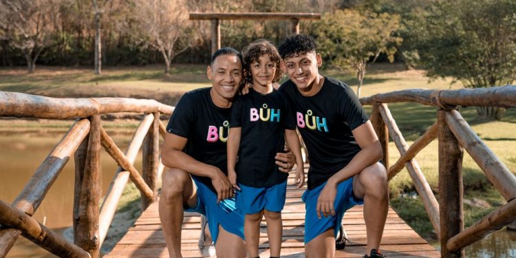 Jogador Ricardo Oliveira participa de campanha fotográfica de Dia dos Pais!