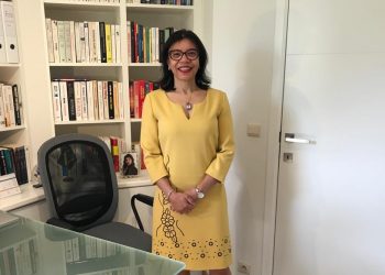 A jornalista e escritora Isa Colli, divulga língua portuguesa mundo afora