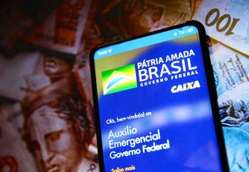 Paulo Guedes promete auxílio até Brasil atingir vacinação em massa