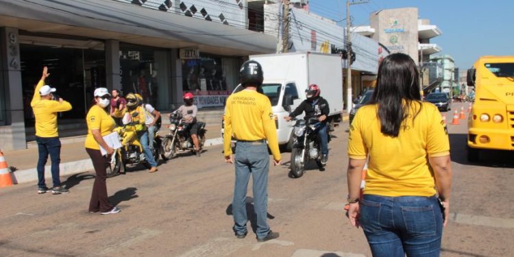Detran alerta motociclistas sobre obrigatoriedade do uso de equipamentos básicos de segurança Detran alerta motociclistas sobre obrigatoriedade do uso de equipamentos básicos de segurança