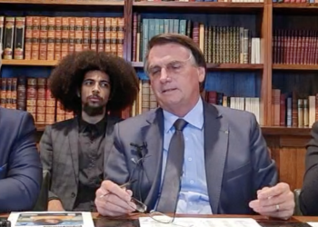 “Caguei para a CPI”, diz Bolsonaro