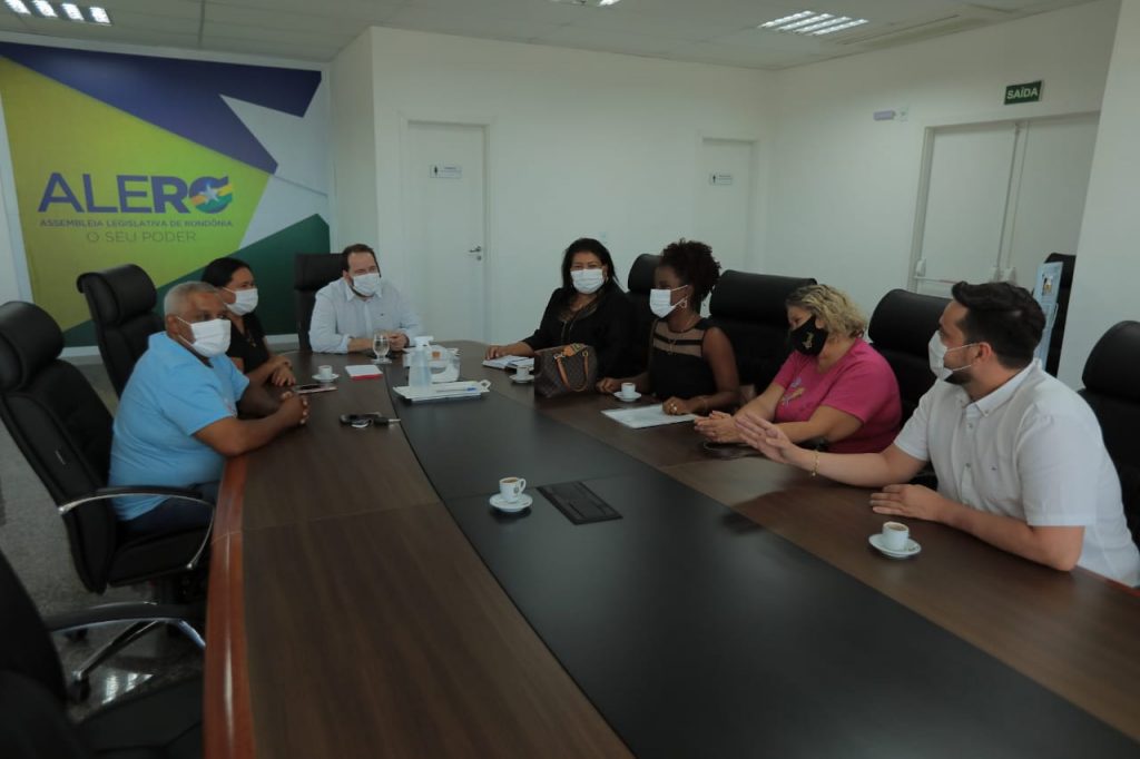Presidente Alex Redano recebe direção da Associação de Pais e Amigos do Autista de RO Presidente Alex Redano recebe direção da Associação de Pais e Amigos do Autista de RO
