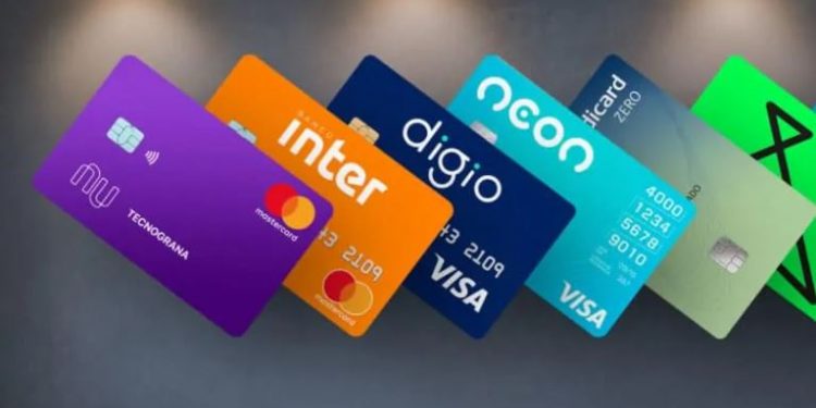 Pandemia acelera digitalização e bancos acirram briga por clientes