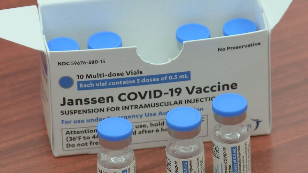 Estados Unidos alertam que vacina da Janssen aumenta risco de desenvolver doença rara Estados Unidos alertam que vacina da Janssen aumenta risco de desenvolver doença rara